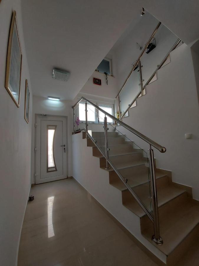 Apartmani Gimi Shine Врси Екстериор снимка