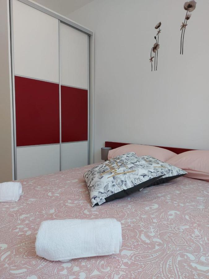 Apartmani Gimi Shine Врси Екстериор снимка